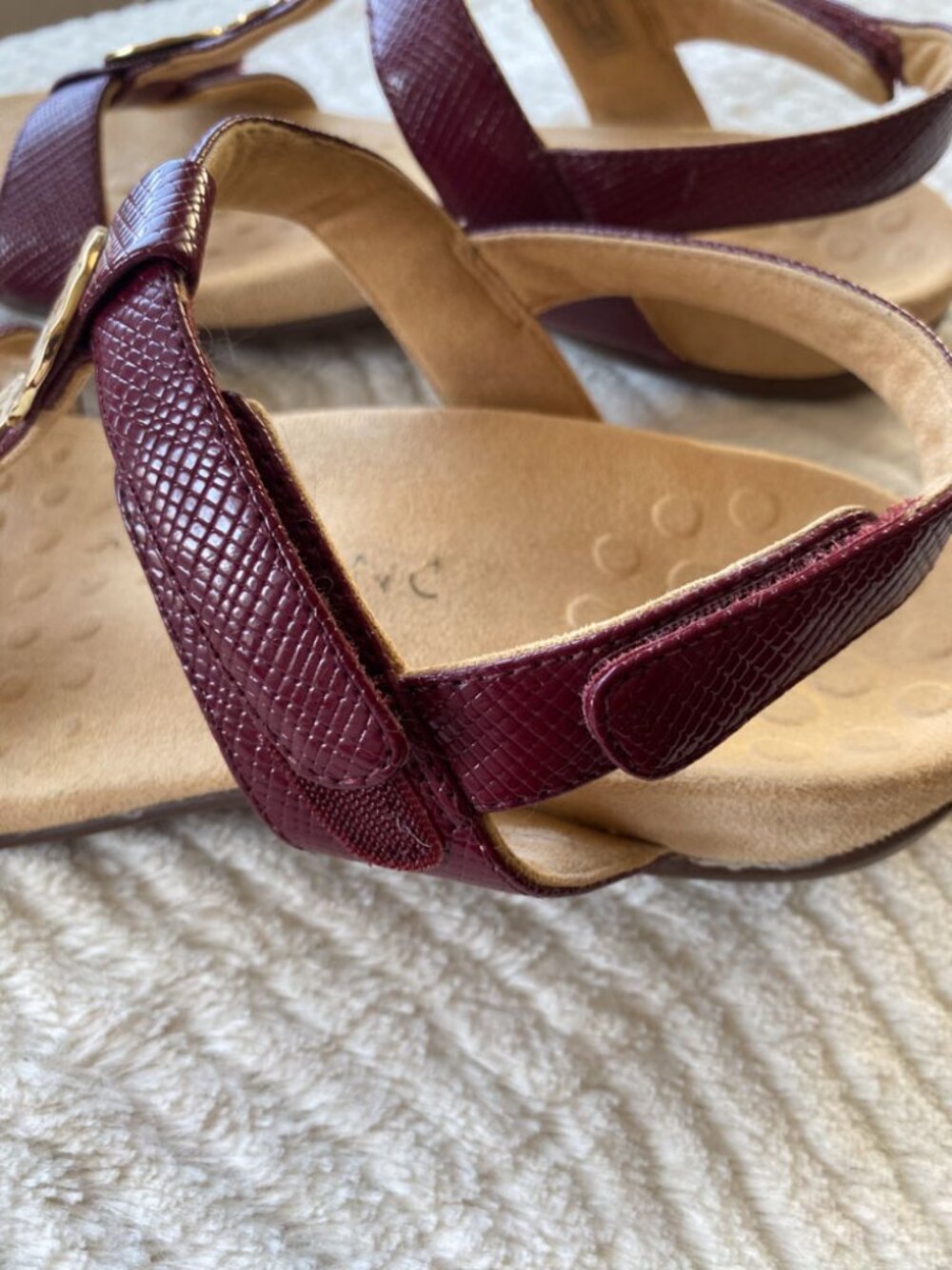 Vionic Farra Lizard Dark Red - Gold Metal Medallion Sandals 8 - Picture 4 of 9